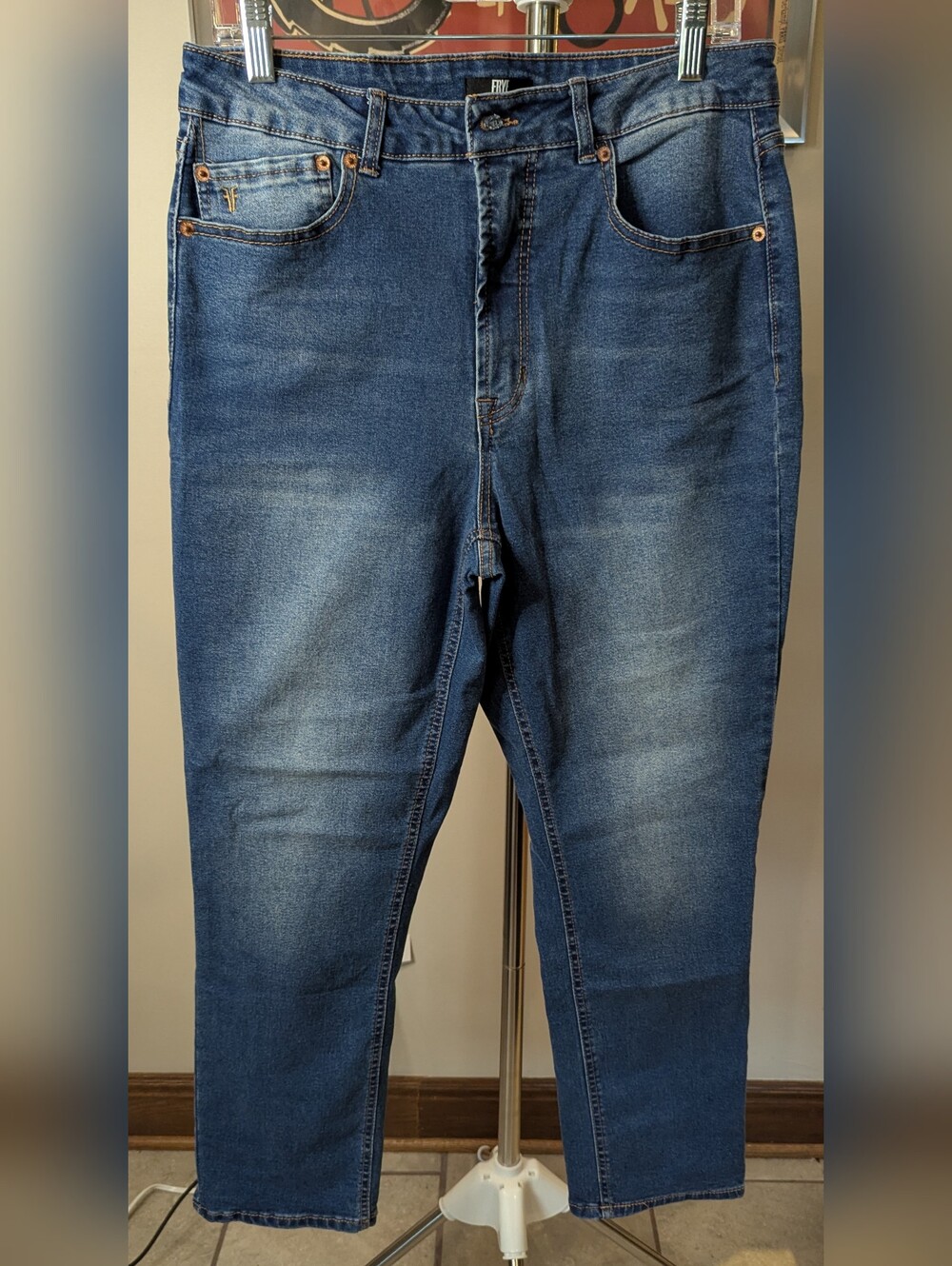 $14 Frye Size 10 High Rise Cuffed Crop Straight Jeans EUC